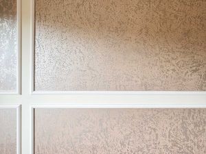 Wohnzimmer Renovierung Wanddekoration durch gestalterische Akzente Malerarbeiten und Tapezierarbeiten