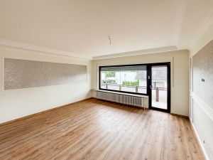 Wohnzimmer Renovierung nachher Bodenbelagsarbeiten