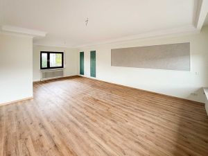 Wohnzimmer Renovierung gestalterische Akzente Trockenbau Deckenfries